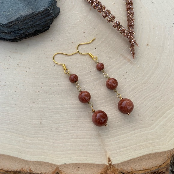 Gold Sandstone gemstone gold dangle earrings - Picture 3 of 4